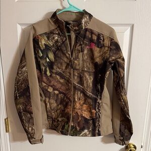 LNWOT Mossy Oak Women's Camo Jacket with Pink Logo